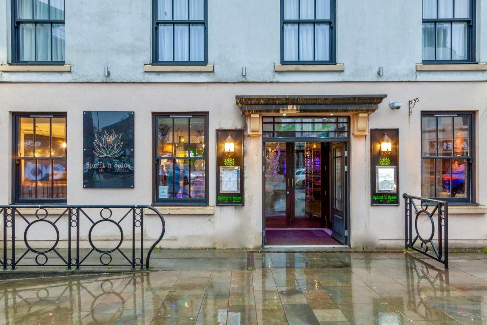 The Bluebell Hotel Neath Exterior photo